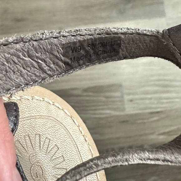 UGG Australia graphite leather "Aubray" braided front ankle strap sandals W 9‎ - Picture 9 of 9